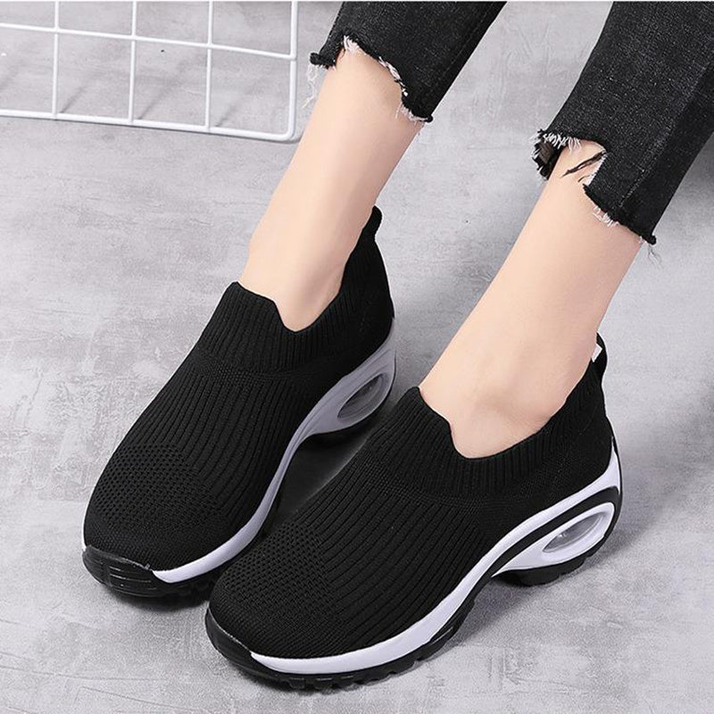 AIR CUSHION RUNNING SNEAKERS.