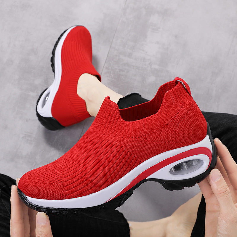 AIR CUSHION RUNNING SNEAKERS.