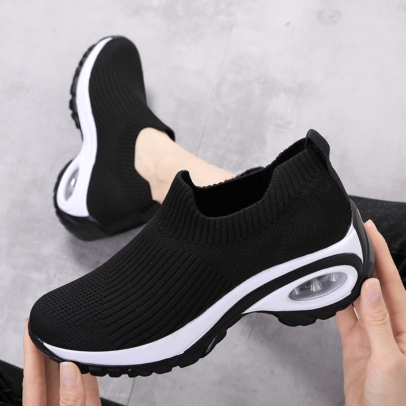 AIR CUSHION RUNNING SNEAKERS.