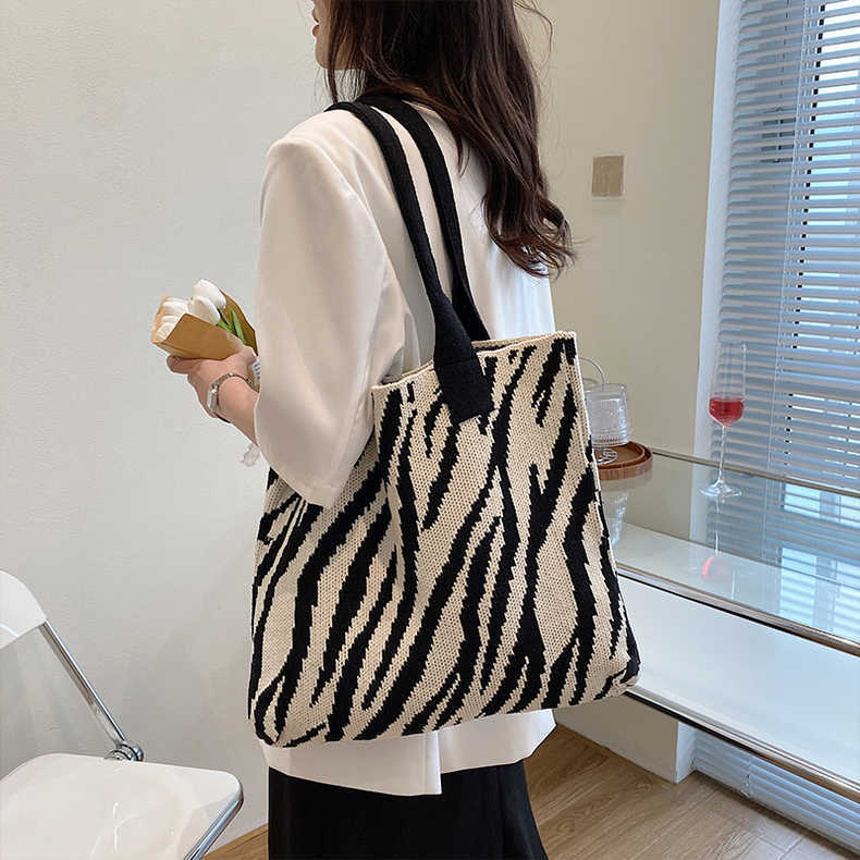 Tote New Large Capacity Single Shoulder Zebra Pattern Knitted Bag Women